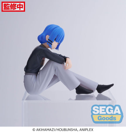 Ryo Yamada PM Perching figure, side angle showing folded legs and black footwear